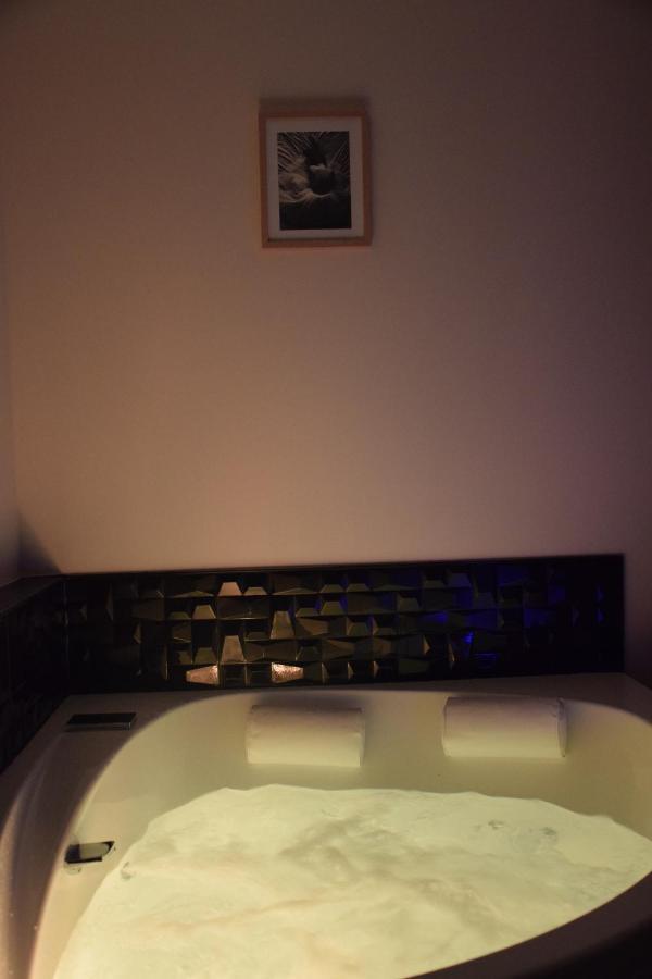 Au Fil De L'O Bed & Breakfast Bisseuil Bagian luar foto